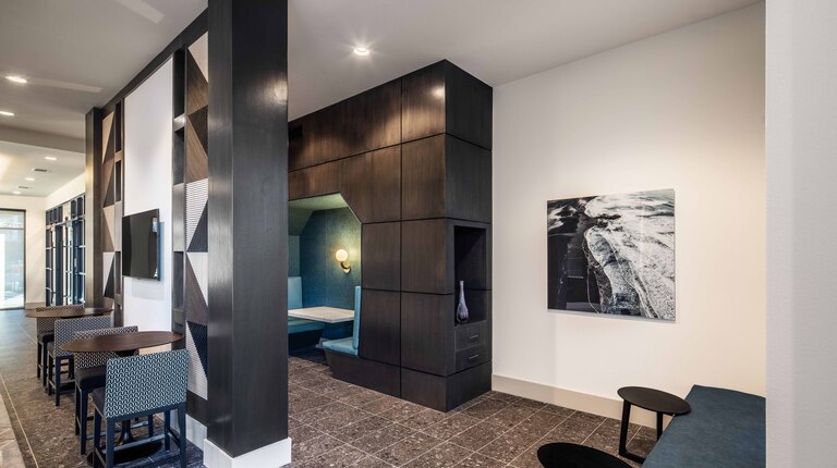 Business lounge with wi-fi and individual work pods 